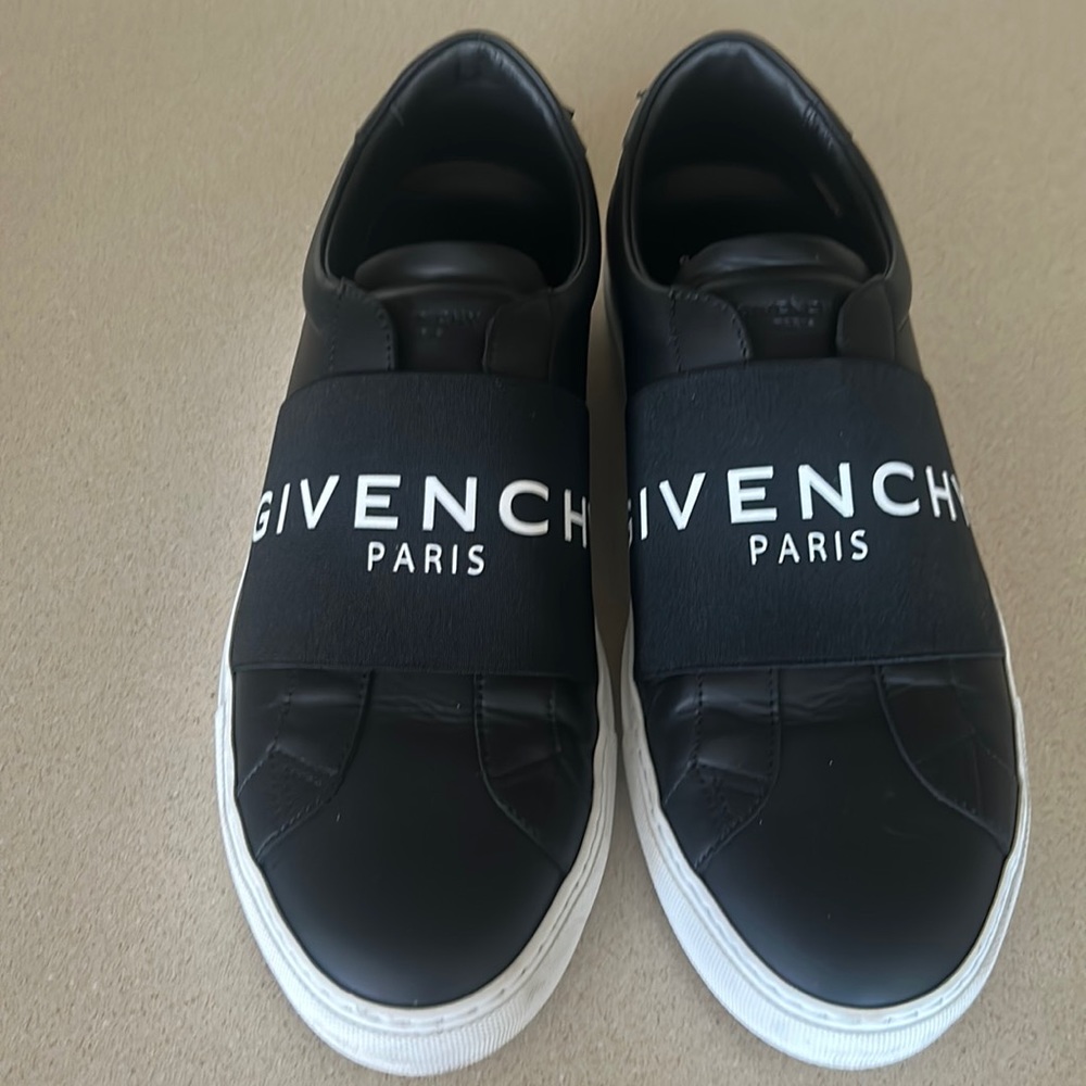 GIVENCHY PARIS URBAN STREET SNEAKERS WHITE/BLACK